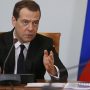 Медведев призвал довести МРОТ до уровня прожиточного минимума за два года